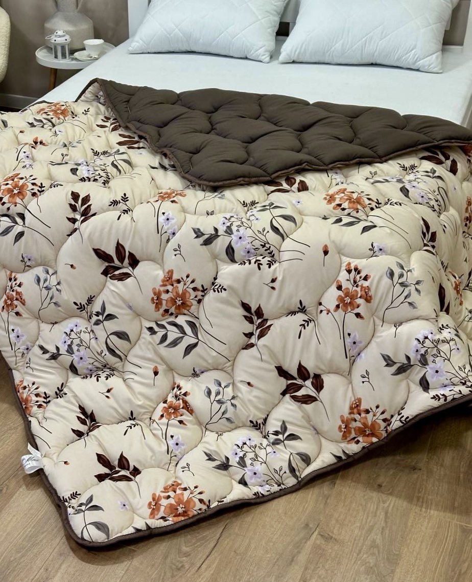 Winter blanket with holofiber filling