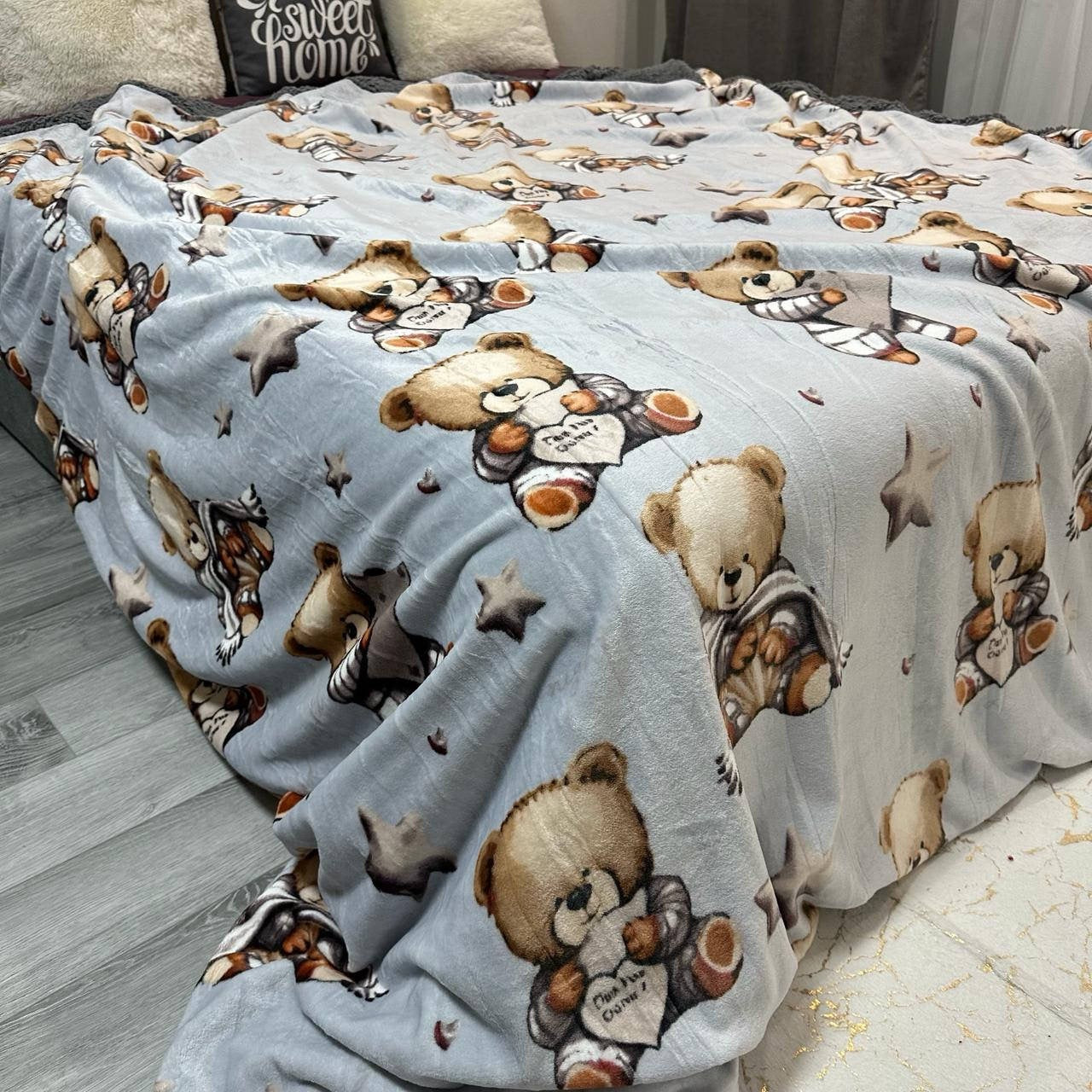 Veloursdecke mit Muster