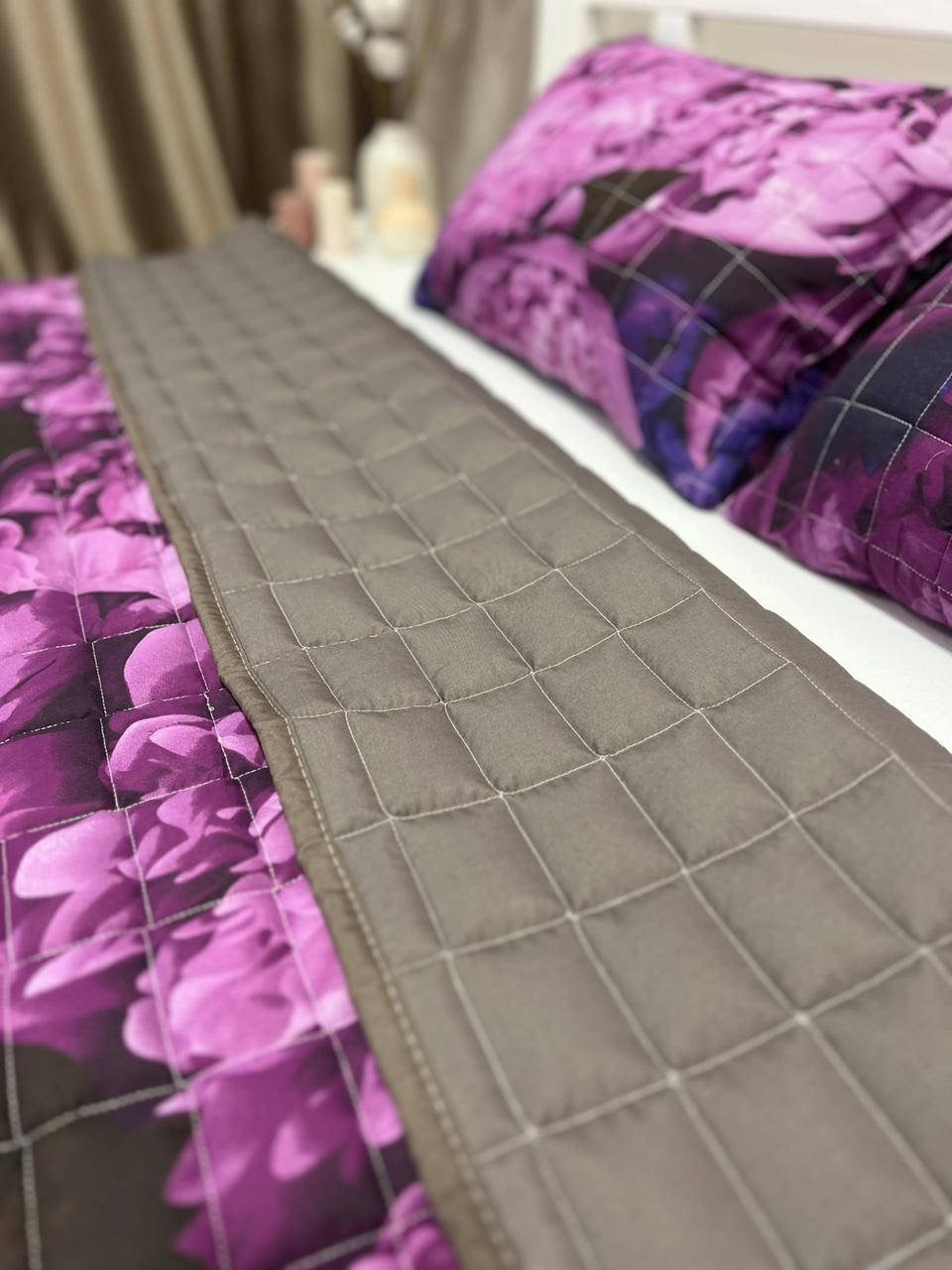 Tagesdecke mit Kissen mit Pfingstrosenmuster