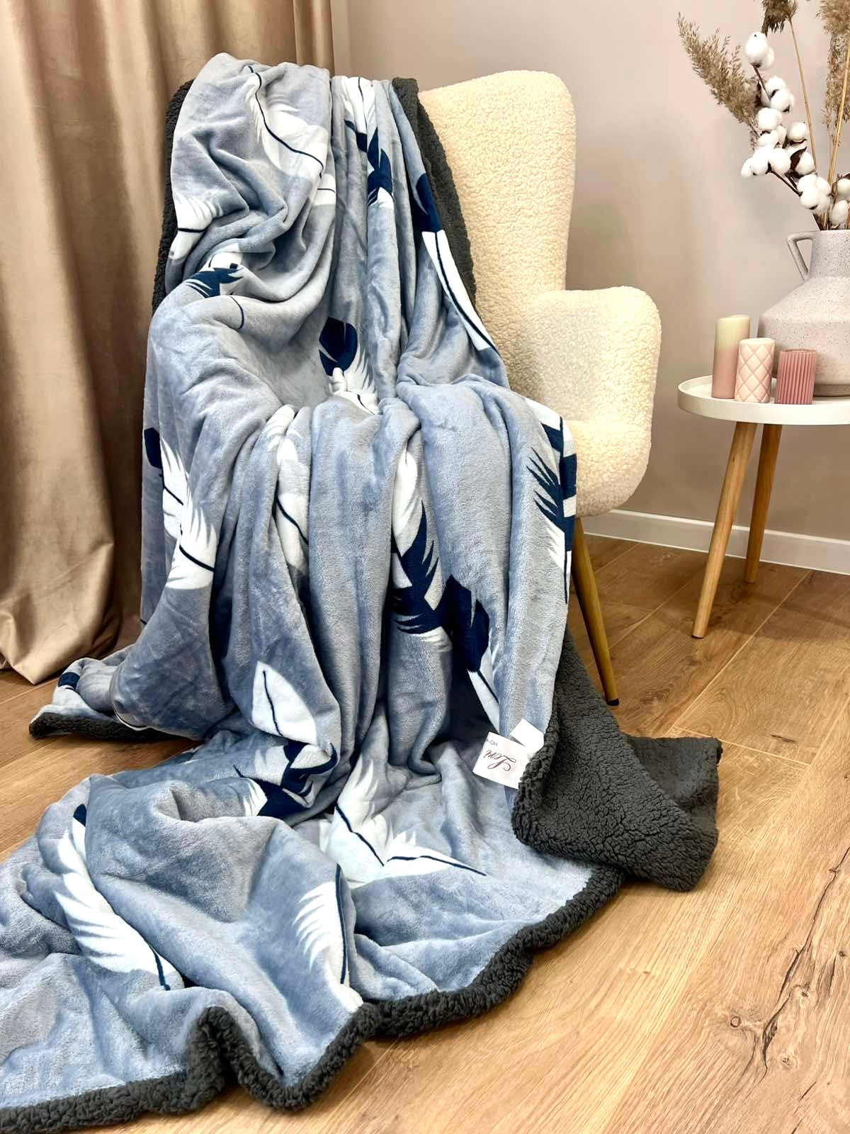 Veloursdecke mit Muster